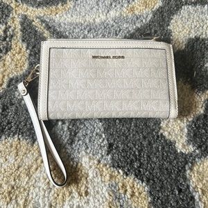 Michael kors clutch wallet